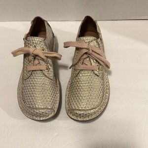 NWOT CLARKS White Gold Funny Dream Derby size 6.5